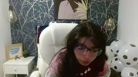 Snapshot of alllyson_ chatting on June 15, 7:38 pm alison online show from June 15, 7:38 pm