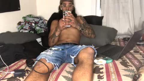 Snapshot of allthewayup10 chatting on February 5, 1:22 pm allthewayup10 online show from February 5, 1:22 pm