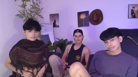 Snapshot of alluring_alpha chatting on April 18, 2:10 pm kim and josh online show from April 18, 2:10 pm