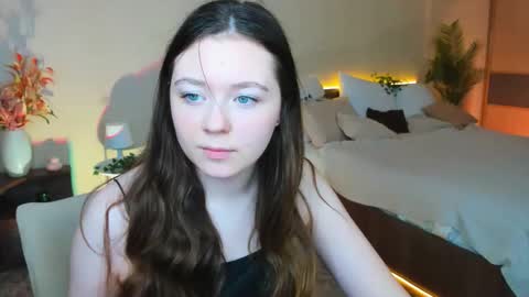 Snapshot of alluringeyess chatting on October 18, 4:37 am alluringeyess online show from October 18, 4:37 am