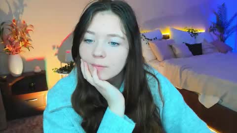 Snapshot of alluringeyess chatting on October 19, 4:35 am alluringeyess online show from October 19, 4:35 am