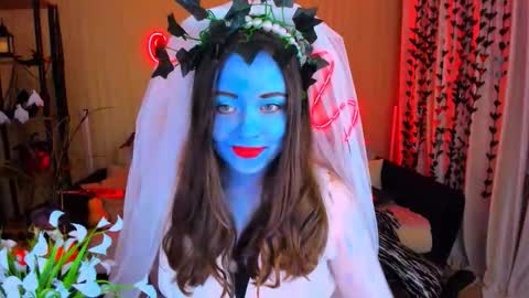 Snapshot of alluringeyess chatting on October 31, 12:17 pm alluringeyess online show from October 31, 12:17 pm