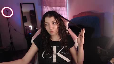 Snapshot of ally_donfort chatting on February 11, 7:59 pm Ally online show from February 11, 7:59 pm
