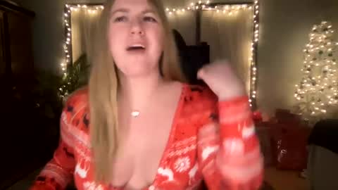 Snapshot of allyanalangel chatting on December 10, 5:50 am allyanalangel online show from December 10, 5:50 am