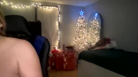 Snapshot of allyanalangel chatting on December 12, 11:14 pm allyanalangel online show from December 12, 11:14 pm