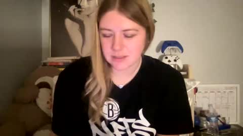 Snapshot of allyanalangel chatting on December 15, 1:24 am allyanalangel online show from December 15, 1:24 am