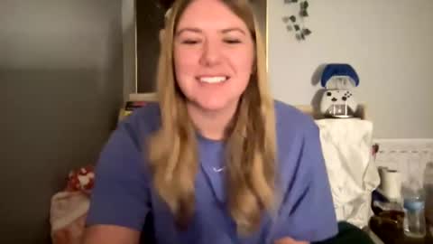 Snapshot of allyanalangel chatting on December 16, 4:02 am allyanalangel online show from December 16, 4:02 am