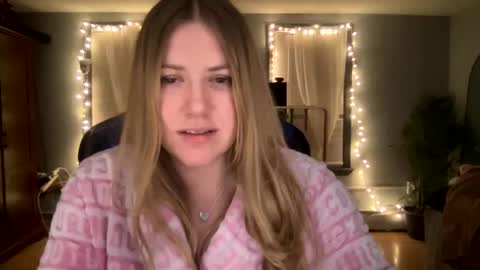 Snapshot of allyanalangel chatting on February 7, 8:44 am allyanalangel online show from February 7, 8:44 am