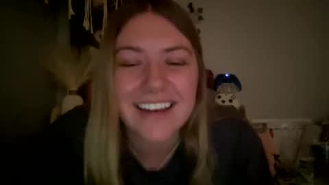 Snapshot of allyanalangel chatting on February 13, 5:37 am allyanalangel online show from February 13, 5:37 am