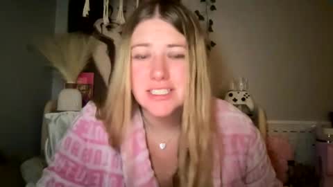Snapshot of allyanalangel chatting on March 9, 12:10 am allyanalangel online show from March 9, 12:10 am