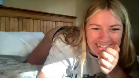 Snapshot of allyanalangel chatting on September 27, 1:05 pm allyanalangel online show from September 27, 1:05 pm