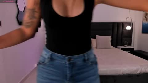 Snapshot of allyjensen chatting on October 17, 10:18 am Alisson online show from October 17, 10:18 am