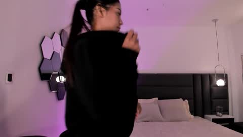 Snapshot of allyjensen chatting on October 18, 10:16 am Alisson online show from October 18, 10:16 am