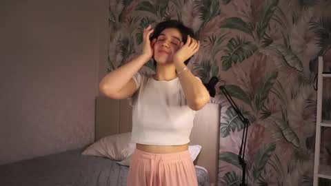 Snapshot of allynstuddard chatting on December 16, 4:28 am Emily online show from December 16, 4:28 am