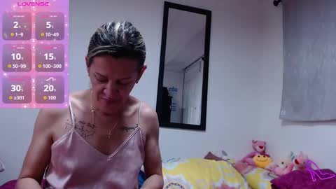 Snapshot of allysonstonne chatting on November 12, 8:30 pm Allysonstonnes online show from November 12, 8:30 pm