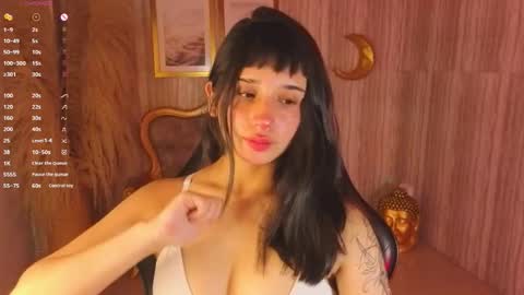 Snapshot of allyssa_bellini_s chatting on November 13, 8:41 pm Allysa online show from November 13, 8:41 pm