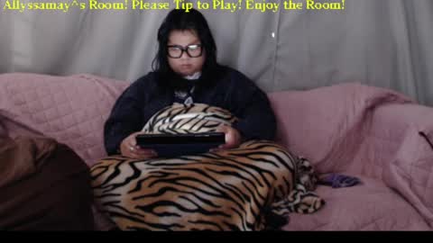 Snapshot of allyssamay chatting on April 1, 1:41 pm Allyssamay online show from April 1, 1:41 pm