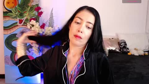 alma_art_ online show from February 7, 9:15 pm