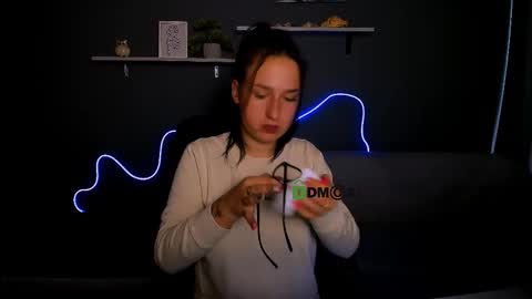 alma_black online show from October 8, 5:27 am