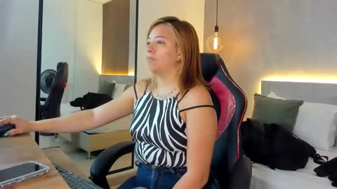 ALMA FENIX  online show from December 15, 12:42 pm