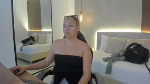 ALMA FENIX  online show from February 9, 12:31 pm