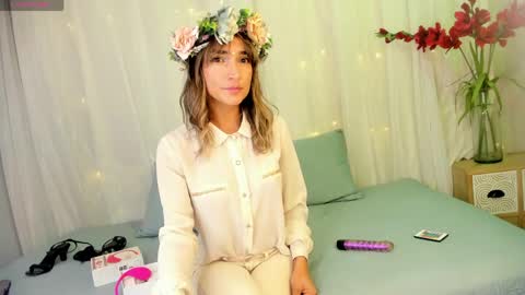 Snapshot of alma_rose_ chatting on April 16, 6:52 pm alma_rose_ online show from April 16, 6:52 pm