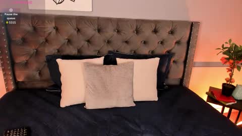 Mia online show from March 19, 2:21 pm