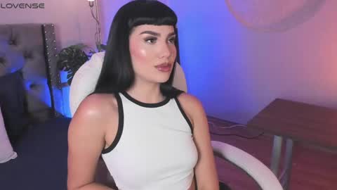 Mia online show from April 17, 2:31 pm