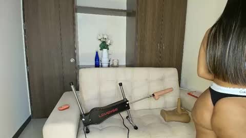 Alma Castillo online show from March 4, 2:06 am