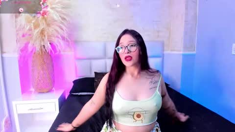 Snapshot of almalopez_ chatting on December 14, 8:35 pm almalopez_ online show from December 14, 8:35 pm