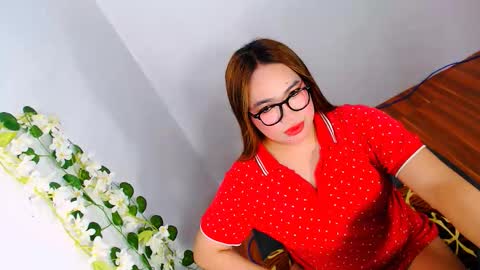 Snapshot of almirablont13 chatting on November 12, 8:26 am Almira online show from November 12, 8:26 am