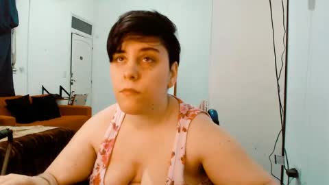 Snapshot of almondonwheels chatting on October 7, 11:57 pm Almond online show from October 7, 11:57 pm