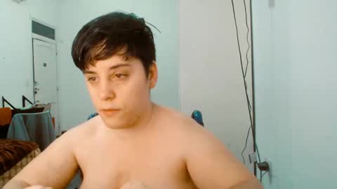 Snapshot of almondonwheels chatting on November 4, 12:32 am Almond online show from November 4, 12:32 am