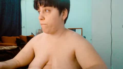 Snapshot of almondonwheels chatting on November 21, 9:57 pm Almond online show from November 21, 9:57 pm