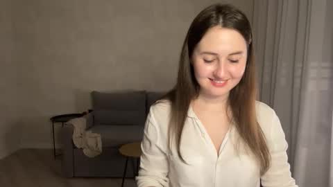 Snapshot of almostinnocent_ chatting on October 17, 9:28 pm Anna online show from October 17, 9:28 pm