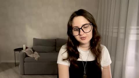 Snapshot of almostinnocent_ chatting on October 25, 8:47 pm Anna online show from October 25, 8:47 pm