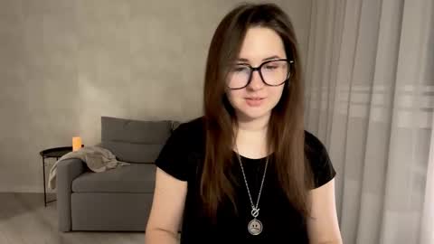 Snapshot of almostinnocent_ chatting on October 26, 10:58 pm Anna online show from October 26, 10:58 pm