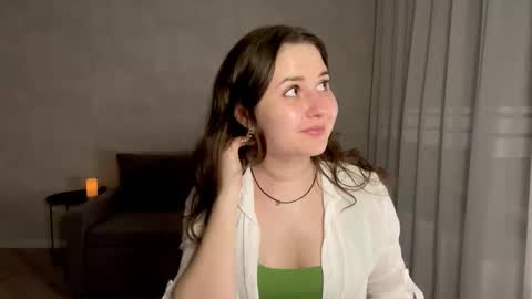 Snapshot of almostinnocent_ chatting on October 31, 10:33 pm Anna online show from October 31, 10:33 pm