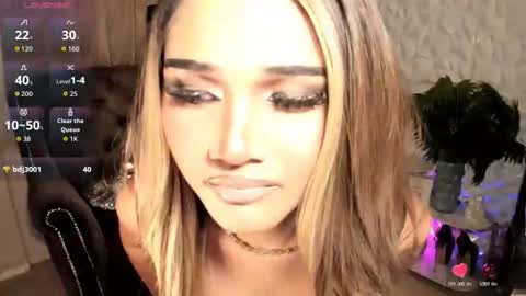 alodialuxts online show from October 22, 7:46 pm