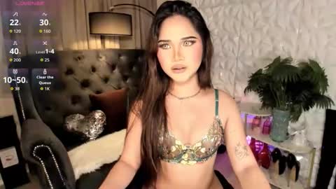 alodialuxts online show from November 5, 6:02 am