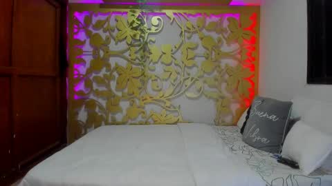 Snapshot of alogenotwink chatting on October 28, 10:41 am STEPHAN online show from October 28, 10:41 am