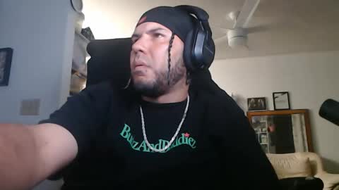 Snapshot of aloha_king chatting on April 19, 10:58 am simplyfaded online show from April 19, 10:58 am