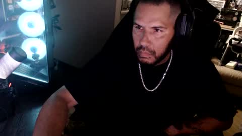 Snapshot of aloha_king chatting on May 29, 10:35 am simplyfaded online show from May 29, 10:35 am