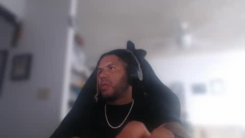 Snapshot of aloha_king chatting on June 3, 3:09 am simplyfaded online show from June 3, 3:09 am