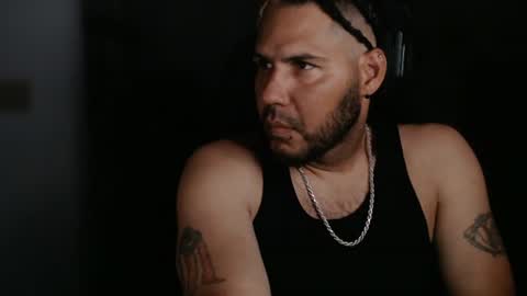 Snapshot of aloha_king chatting on July 4, 11:05 am simplyfaded online show from July 4, 11:05 am