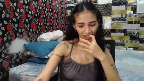 Snapshot of alondra_aleng_ereng chatting on February 6, 9:49 pm Alondra  online show from February 6, 9:49 pm