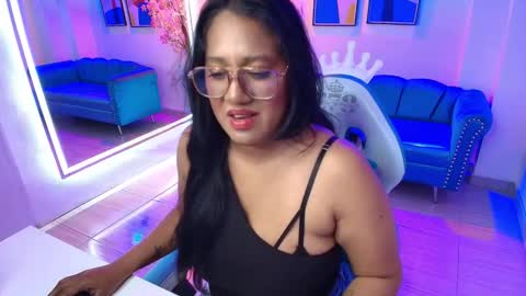 Alondra  online show from November 8, 3:50 am