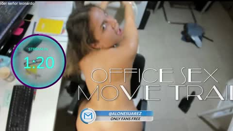Snapshot of alondra_on_fire chatting on October 23, 1:54 pm Alondra Suarez online show from October 23, 1:54 pm