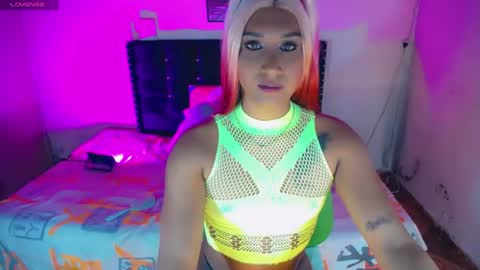 alondragill_ online show from July 1, 2:46 am