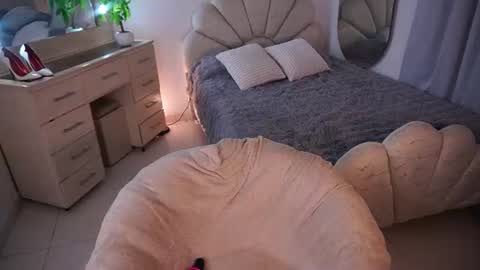 Alondra online show from June 28, 10:10 am